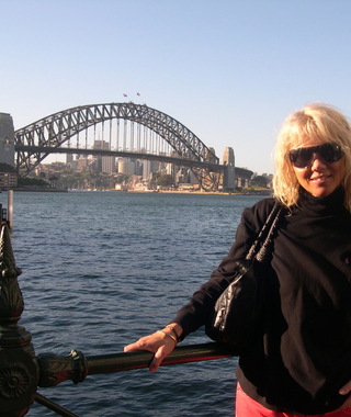 Első, hosszabb Sydney-i utamon, a háttérben a Harbour Bridge